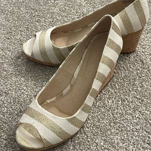 New Kelly and Katie espadrille wedges Size 7